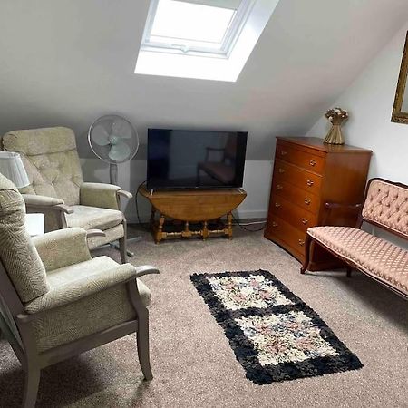 Helens Haven First Floor Apartment Via Stairs Preston  Eksteriør billede